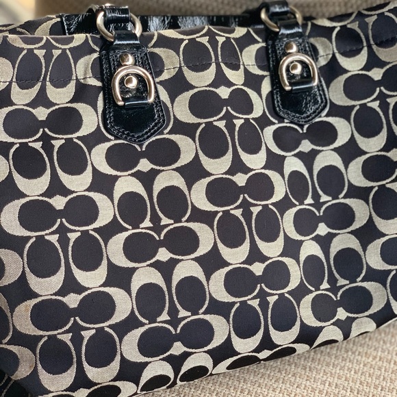 COACH Signature Purse - Picture 4 of 11